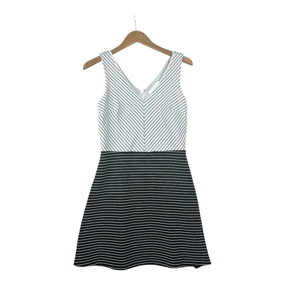 Loft Two Tone Striped Sleeveless V-neck Dress size 6 Black/White